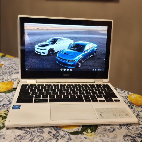 Acer 2-1 TouchScreen Laptop - Picture 1 of 3